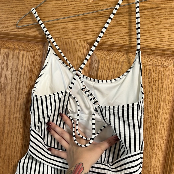 Shade Shore one piece Swim 0115 - Picture 2 of 4